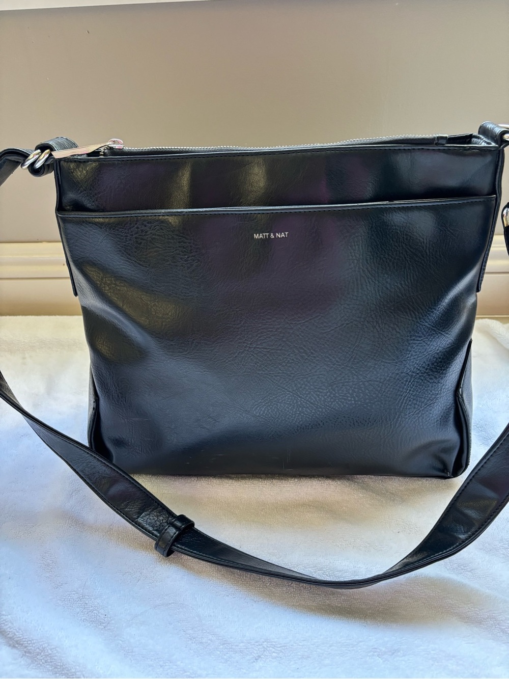 Matt & Nat Unisex Vegan Leather Messenger Bag